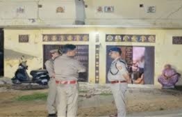 गोरखपुर ट्रिपल मर्डर, बांसगांव हत्याकांड, गोरखपुर अपराध समाचार, परिवार की हत्या, नाबालिग आरोपी, अमित गुप्ता हत्याकांड, रंजना गुप्ता, रेयांश गुप्ता, उत्तर प्रदेश क्राइम न्यूज, गोरखपुर ब्रेकिंग न्यूज, पारिवारिक विवाद, तीन लोगों की हत्या, यूपी पुलिस जांच, बांसगांव थाना, हत्या का मामला, गोरखपुर समाचार,Gorakhpur Triple Murder, Bansgaon Murder Case, Uttar Pradesh Crime News, Family Murder Case, Juvenile Accused, Amit Gupta Murder, Ranjana Gupta, Reyansh Gupta, Gorakhpur Breaking News, UP Police Investigation, Family Dispute Murder, Triple Homicide, Crime News India, Bansgaon Police Station, Uttar Pradesh News,गोरखपुर हत्याकांड फोटो, बांसगांव गांव, पुलिस जांच, फॉरेंसिक टीम, अपराध स्थल, ट्रिपल मर्डर, यूपी पुलिस, हत्या में प्रयुक्त हथियार, गोरखपुर समाचार फोटो, अपराध जांच,Gorakhpur Murder Photo, Crime Scene Image, Bansgaon Village, Police Investigation, Forensic Team, Triple Murder Case, UP Police Action, Murder Weapon, Crime News Photo, Investigation Image,#Gorakhpur, #TripleMurder, #Bansgaon, #CrimeNews, #UPPolice, #BreakingNews, #GorakhpurNews, #UttarPradeshNews, #MurderCase, #FamilyDispute, #CrimeUpdate, #HindiNews, #LatestNews, #TrendingNews, #GoogleDiscover, #PoliceInvestigation, #ForensicTeam, #IndiaNews, #LawAndOrder, #CrimeReport,