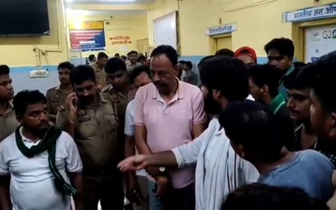 एटा समाचार, अलीगंज हादसा, मुहर्रम जुलूस हादसा, ताजिया दुर्घटना, हाईटेंशन तार हादसा, एटा ब्रेकिंग न्यूज़, उत्तर प्रदेश समाचार, करंट लगने से मौत, मुहर्रम 2026 समाचार, पुलिस कार्रवाई,Etah News, Aliganj Accident, Muharram Procession Accident, Tazia High Tension Wire Accident, Electric Shock Incident, Uttar Pradesh News, Breaking News Etah, Muharram 2026 News, Police Investigation, India News,ताजिया जुलूस, एटा पुलिस, अलीगंज कस्बा, हाईटेंशन लाइन, मुहर्रम जुलूस, घायल युवक, एंबुलेंस, मेडिकल कॉलेज,#Etah, #Aliganj, #Muharram2026, #Tazia, #UPNews, #BreakingNews, #ElectricShock, #EtahNews, #UttarPradesh, #HindiNews,Tazia Procession, Etah Police, Aliganj Town, High Tension Wire, Muharram Procession, Injured Youth, Ambulance, Medical College,एटा जिला दुर्घटना समाचार, अलीगंज समाचार, उत्तर प्रदेश हादसा समाचार, मुहर्रम जुलूस दुर्घटना, बिजली करंट हादसा, पुलिस प्रशासन समाचार, Etah District Accident News, Aliganj News, Uttar Pradesh Accident News, Muharram Procession Incident, Electric Shock Case, Law and Order News, Breaking News Uttar Pradesh, Google Discover News,