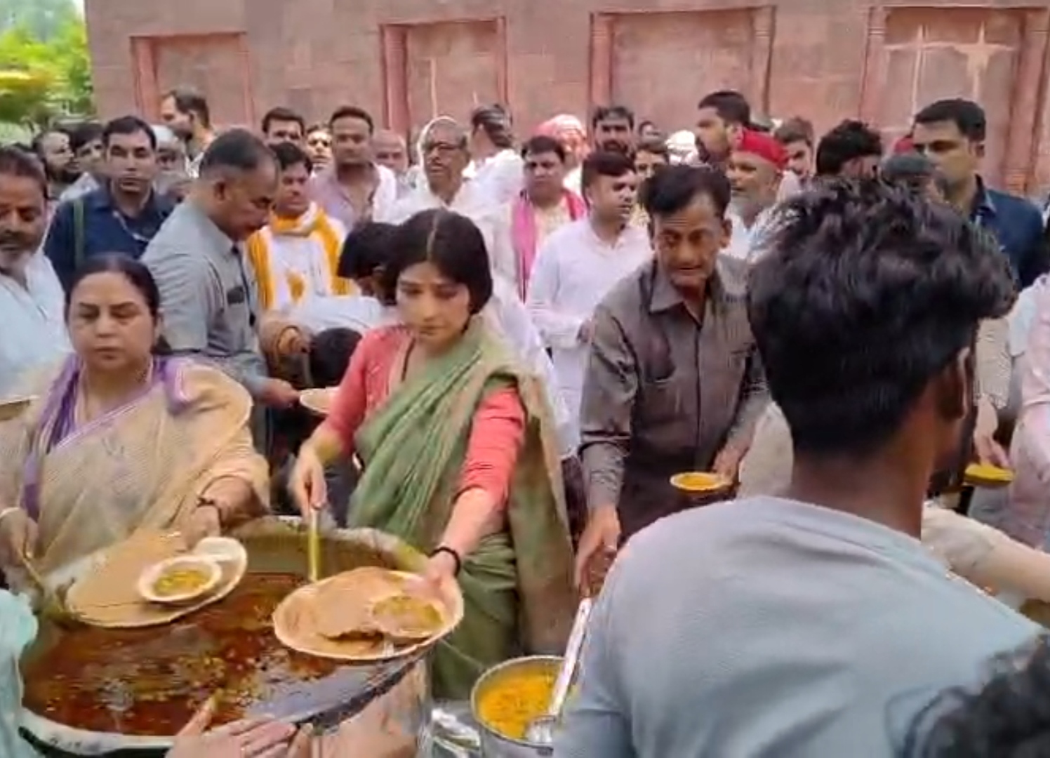 डिंपल यादव, बड़ा मंगल, सैफई समाचार, हनुमान मंदिर सैफई, डिंपल यादव पूजा, समाजवादी पार्टी, सपा सांसद, लखनऊ अग्निकांड, राम मंदिर अनियमितता, ओमप्रकाश राजभर, भाजपा सरकार, इटावा समाचार, उत्तर प्रदेश राजनीति, अखिलेश यादव परिवार, बड़ा मंगल भंडारा,Dimple Yadav News, Bada Mangal 2026, Saifai Hanuman Temple, Samajwadi Party MP, Dimple Yadav Statement, Lucknow Fire Incident, Ram Mandir Controversy, Om Prakash Rajbhar, Uttar Pradesh Politics, Etawah News, SP Leader News, Political News India,Dimple Yadav Photos, Saifai Temple Images, Bada Mangal Event, Prasad Distribution, SP MP Images, Religious Ceremony, Etawah News Photos, Political Event Images, UP Politics, Hanuman Temple Worship,#DimpleYadav, #BadaMangal, #Saifai, #SamajwadiParty, #SPNews, #EtawahNews, #LucknowFire, #RamMandir, #UPPolitics, #HanumanTemple, #PoliticalNews, #BreakingNews, #UttarPradesh, #LatestNews, #GoogleDiscover, #HindiNews, #TrendingNews, #IndiaPolitics, #DimpleYadavNews, #BadaMangal2026,
