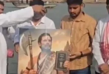 कांग्रेस कार्यकर्ताओं ने परशुराम स्वरूप में प्रदर्शित की तस्वीर।राहुल गांधी, राहुल गांधी जन्मदिन, परशुराम फोटो विवाद, वाराणसी कांग्रेस, भाजपा प्रतिक्रिया, सनातन धर्म विवाद, कांग्रेस समाचार, उत्तर प्रदेश राजनीति, वाराणसी राजनीतिक खबर, राहुल गांधी फोटो वायरल, भगवान परशुराम, राजनीतिक विवाद, यूपी न्यूज, भाजपा कांग्रेस विवाद, धार्मिक राजनीति,Rahul Gandhi, Rahul Gandhi Birthday, Parshuram Photo Controversy, Varanasi Congress, BJP Reaction, Sanatan Dharma Controversy, Political News UP, Rahul Gandhi Viral Photo, Parshuram Poster Row, BJP vs Congress, Varanasi Political News, Uttar Pradesh Politics, Hindi News,राहुल गांधी, परशुराम, वाराणसी, कांग्रेस, भाजपा, जन्मदिन समारोह, सनातन धर्म, फोटो विवाद, राजनीतिक बयान,Rahul Gandhi, Parshuram, Varanasi, Congress, BJP, Birthday Celebration, Sanatan Dharma, Photo Controversy, Political News,#RahulGandhi, #Parshuram, #VaranasiNews, #Congress, #BJP, #PoliticalNews, #UPPolitics, #SanatanDharma, #PhotoControversy, #RahulGandhiBirthday, #BreakingNews, #HindiNews, #LatestNews, #BJPvsCongress, #Varanasi, #UttarPradesh, #GoogleDiscover, #PoliticalDebate, #IndiaNews,
