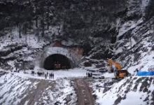 #ZojilaTunnel #KashmirLadakh #NitinGadkari #InfrastructureNews #LadakhNews #JammuKashmir #ZojilaPass #IndiaInfrastructure #RoadConnectivity #StrategicProject #TourismNews #BreakingNews #NHIDCL #HighwayProject #GoogleDiscoverNews,जोजिला टनल ब्रेकथ्रू, Zojila Tunnel breakthrough blast, कश्मीर लद्दाख सुरंग, Kashmir Ladakh tunnel, नितिन गडकरी जोजिला परियोजना, Nitin Gadkari Zojila project, एशिया की सबसे बड़ी सुरंग, Asia longest road tunnel, जोजिला पास कनेक्टिविटी, Zojila Pass connectivity, श्रीनगर लेह हाईवे, Srinagar Leh highway project, लद्दाख सड़क संपर्क, Ladakh all weather connectivity,Zojila Tunnel, जोजिला टनल, कश्मीर लद्दाख कनेक्टिविटी, जोजिला सुरंग ब्रेकथ्रू, नितिन गडकरी, Zojila Tunnel breakthrough, Kashmir Ladakh connectivity, Asia longest tunnel, India infrastructure project, Srinagar Leh highway, Zojila Pass tunnel, Ladakh road connectivity, strategic tunnel India, NHIDCL project, Jammu Kashmir development project,