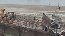 प्रयागराज बस हादसा, फाफामऊ पुल हादसा, नेपाल जा रही बस दुर्घटना, प्रयागराज सड़क दुर्घटना, फाफामऊ गंगा पुल, टूरिस्ट बस दुर्घटना, प्रयागराज समाचार, उत्तर प्रदेश सड़क हादसा, लखनऊ अयोध्या मार्ग जाम, प्रयागराज लेटेस्ट न्यूज, यूपी हादसा समाचार, डंपर बस टक्कर, प्रयागराज ट्रैफिक अपडेट,Prayagraj Bus Accident, Phaphamau Bridge Accident, Nepal Tourist Bus Crash, Prayagraj Road Accident, Uttar Pradesh Bus Accident, Tourist Bus Collision, Dumper Bus Crash, Prayagraj Latest News, UP Road Mishap, Lucknow Ayodhya Route Traffic, Phaphamau Ganga Bridge Accident, Prayagraj Traffic Update,प्रयागराज बस हादसा फोटो, फाफामऊ पुल दुर्घटना तस्वीर, नेपाल जा रही बस दुर्घटना, डंपर से टकराई बस, घायल यात्री प्रयागराज, फाफामऊ गंगा पुल हादसा, सड़क दुर्घटना उत्तर प्रदेश, प्रयागराज न्यूज फोटो,Prayagraj Bus Accident Photo, Phaphamau Bridge Crash Image, Nepal Tourist Bus Accident, Bus Dumper Collision Photo, Injured Passengers Prayagraj, UP Road Accident Image, Phaphamau Ganga Bridge Photo, Prayagraj News Image,#PrayagrajBusAccident, #PrayagrajNews, #PhaphamauBridge, #RoadAccident, #UttarPradeshNews, #NepalTourBus, #TrafficUpdate, #UPNews, #Prayagraj, #AyodhyaRoute, #LucknowRoute, #BreakingNews, #HindiNews, #RoadSafety, #AccidentNews,
