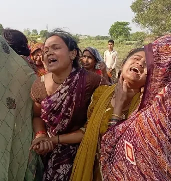 Fatehpur Murder Case, Land Dispute Murder Fatehpur, Tikka Sonkar Murder News, Jafar Ganj Police Station Case, UP Crime News, Elderly Man Murdered, Land Dispute Killing India, Uttar Pradesh Crime News, Fatehpur Breaking News, Forensic Investigation, Rural Crime Case, Murder Over Property Dispute, Crime News Hindi, UP Police Investigation,फतेहपुर हत्या कांड, फतेहपुर जमीन विवाद, टिक्का सोनकर हत्या, जाफरगंज थाना समाचार, यूपी क्राइम न्यूज, बुजुर्ग की हत्या, भूमि विवाद हत्या, फतेहपुर ब्रेकिंग न्यूज, उत्तर प्रदेश अपराध समाचार, धारदार हथियार से हत्या, फोरेंसिक जांच, ग्रामीण हत्या मामला, फतेहपुर जिला समाचार, अपराध खबर हिंदी, यूपी पुलिस जांच,फतेहपुर हत्याकांड, टिक्का सोनकर, जमीन विवाद, खून से लथपथ शव, जाफरगंज गांव, पुलिस जांच, फोरेंसिक टीम, बुजुर्ग की हत्या, उत्तर प्रदेश अपराध, ग्रामीण क्षेत्र,Fatehpur Murder, Tikka Sonkar, Land Dispute Case, Blood Stained Body, Jafar Ganj Village, Police Investigation, Forensic Team, Elderly Murder Case, Uttar Pradesh Crime, Rural Crime News,#FatehpurNews, #FatehpurMurder, #UPCrimeNews, #LandDispute, #MurderCase, #BreakingNews, #CrimeNews, #UttarPradeshNews, #PoliceInvestigation, #JafarGanj, #TikkaSonkar, #HindiNews, #LocalNews, #CrimeReport, #ForensicInvestigation, #GoogleDiscover, #TrendingNews, #UPPolice, #RuralCrime, #LatestNews,