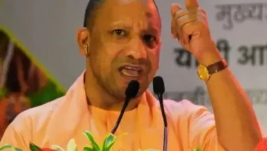 वंदे भारत पत्थरबाजी, सीएम योगी रेलवे सुरक्षा, योगी आदित्यनाथ निर्देश, यूपी रेलवे सुरक्षा, जीआरपी समीक्षा बैठक, हाई स्पीड ट्रेन सुरक्षा, वंदे भारत ट्रेन समाचार, रेलवे सुरक्षा अभियान, पत्थरबाजों पर कार्रवाई, महिला सुरक्षा रेलवे, लखनऊ समाचार, उत्तर प्रदेश समाचार, रेलवे अपराध नियंत्रण, राजनीतिक समाचार,CM Yogi Railway Security, Vande Bharat Stone Pelting, Yogi Adityanath News, UP Railway Security, GRP Review Meeting, High Speed Train Security, Vande Bharat Train News, Railway Safety Campaign, Stone Pelting Action, Women Safety Railway, Lucknow News, Uttar Pradesh News, Railway Crime Control, India News,सीएम योगी बैठक, रेलवे सुरक्षा समीक्षा, वंदे भारत ट्रेन, जीआरपी अधिकारी, रेलवे स्टेशन सुरक्षा, ड्रोन निगरानी, महिला सुरक्षा, रेलवे पुलिस, यात्री सुरक्षा, लखनऊ,CM Yogi Meeting, Railway Security Review, Vande Bharat Train, GRP Officers, Railway Station Security, Drone Surveillance, Women Safety, Railway Police, Passenger Safety, Lucknow,#YogiAdityanath, #VandeBharat, #RailwaySecurity, #UPNews, #LucknowNews, #GRP, #TrainSafety, #IndianRailways, #StonePelting, #RailwayPolice, #WomenSafety, #PassengerSafety, #BreakingNews, #UttarPradesh, #RailNews, #VandeBharatExpress, #CMYogi, #SecurityReview, #HindiNews, #LatestNews,