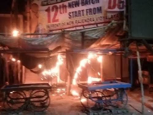 फर्रुखाबाद आग हादसा, ट्रांसफार्मर फटने से आग, फर्रुखाबाद ताजा समाचार, मऊदरवाजा थाना, बाइक रिपेयरिंग दुकान में आग, सब्जी दुकान आग, ट्रांसफार्मर ब्लास्ट, उत्तर प्रदेश अग्निकांड, फायर ब्रिगेड कार्रवाई, फर्रुखाबाद ब्रेकिंग न्यूज, अजब सिंह, पंकज पाल, विद्युत विभाग जांच, यूपी समाचार,Farrukhabad Fire News, Transformer Blast News, Uttar Pradesh Fire Incident, Mau Darwaza Police Station, Bike Repair Shop Fire, Vegetable Shop Fire, Transformer Explosion, UP Breaking News, Fire Brigade Action, Farrukhabad Latest News, Electrical Transformer Blast, Fire Accident Uttar Pradesh,फर्रुखाबाद आग, ट्रांसफार्मर विस्फोट, बाइक जलकर खाक, दुकान में आग, फायर ब्रिगेड, मऊदरवाजा समाचार, यूपी हादसा, विद्युत विभाग, आग की घटना, व्यापारियों को नुकसान,Farrukhabad Fire Accident, Transformer Explosion, Bikes Burnt, Shop Fire Incident, Fire Brigade Team, Uttar Pradesh Accident, Electrical Fire, Local Market Fire, Property Damage, Fire News Today,Farrukhabad Fire News, Transformer Blast Farrukhabad, Uttar Pradesh Fire Accident, Bike Repair Shop Fire, Vegetable Shop Burnt, Fire Brigade Rescue, Mau Darwaza News, Electrical Transformer Explosion, UP Latest News, Farrukhabad Breaking News, Property Loss Fire Incident, Fire Accident Today,#FarrukhabadNews #FireAccident #TransformerBlast #UPNews #BreakingNews #FireBrigade #FarrukhabadFire #UttarPradeshNews #ElectricalFire #LocalNews #BikeShopFire #HindiNews #GoogleDiscover #TrendingNews #FireIncident