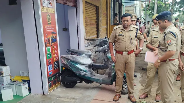 बुलंदशहर हत्या कांड, बुलंदशहर क्राइम न्यूज, रोहताश हत्याकांड, गुलावठी गोलीकांड, हिस्ट्रीशीटर की हत्या, यूपी क्राइम न्यूज, बलवीर हत्याकांड रंजिश, बुलंदशहर पुलिस, एसएसपी दिनेश कुमार सिंह, इंस्पेक्टर धर्मेंद्र शर्मा, हापुड़ अपराध समाचार, गुलावठी समाचार, उत्तर प्रदेश अपराध, दिनदहाड़े हत्या, गैंगस्टर आरोपी हत्या,Bulandshahr Murder News, Rohtash Murder, Gulawathi Murder Case, UP Crime News Today, History Sheeter Killed, Bulandshahr Police Action, SSP Dinesh Kumar Singh, Pushpendra Arrested, Vipin Arrested, Hapur Crime Case, Uttar Pradesh Breaking News, Crime News Hindi, Bulandshahr Latest Update,#BulandshahrNews #BulandshahrCrime #RohtashMurder #UPCrimeNews #GulawathiNews #BreakingNews #CrimeNews #UttarPradeshNews #HapurNews #PoliceAction #HistorySheeter #MurderCase #HindiNews #GoogleDiscover #TrendingNews,Bulandshahr Murder News, Rohtash Murder Case, Gulawathi Crime News, Bulandshahr Crime News, UP Crime News, History Sheeter Murder, Rohtash Shot Dead, Hapur Crime News, Balveer Murder Case, Bulandshahr Police, SSP Dinesh Kumar Singh, Inspector Dharmendra Sharma, Uttar Pradesh Crime, Daylight Murder Case, Gangster Murder News,