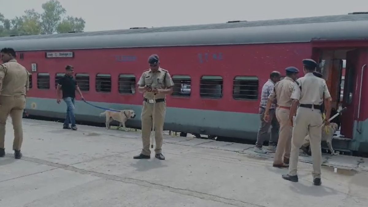 राप्ती सागर एक्सप्रेस बम सूचना, लखनऊ ट्रेन बम अलर्ट, ऐशबाग रेलवे स्टेशन खबर, लखनऊ रेलवे सुरक्षा जांच, राप्ती सागर एक्सप्रेस समाचार, RPF कार्रवाई लखनऊ, GRP जांच ऐशबाग, बम निरोधक दस्ता लखनऊ, लखनऊ ताजा खबर, उत्तर प्रदेश रेलवे समाचार, ट्रेन सुरक्षा अलर्ट, रेलवे स्टेशन सुरक्षा जांच, लखनऊ जिला समाचार, उत्तर प्रदेश क्राइम न्यूज, रेलवे ब्रेकिंग न्यूज,Rapti Sagar Express Bomb Threat, Lucknow Train Bomb Alert, Aishbagh Railway Station News, Lucknow Railway Security Check, Rapti Sagar Express Latest News, RPF Action Lucknow, GRP Investigation Lucknow, Bomb Disposal Squad Lucknow, Uttar Pradesh Railway News, Train Security Alert India, Lucknow Breaking News, Railway Station Security Operation, UP Crime News, Indian Railways Alert, Lucknow District News,राप्ती सागर एक्सप्रेस, ऐशबाग स्टेशन, रेलवे सुरक्षा जांच, बम निरोधक दस्ता, आरपीएफ टीम, जीआरपी पुलिस, लखनऊ रेलवे स्टेशन, ट्रेन चेकिंग अभियान, उत्तर प्रदेश रेलवे सुरक्षा, लखनऊ समाचार,Rapti Sagar Express, Aishbagh Railway Station, Bomb Disposal Squad, Railway Security Check, RPF Team, GRP Police, Lucknow Railway News, Train Inspection, UP Railway Security, Lucknow Latest Updates,लखनऊ, ऐशबाग रेलवे स्टेशन, राप्ती सागर एक्सप्रेस, ट्रेन बम सूचना, रेलवे सुरक्षा, RPF, GRP, बम निरोधक दस्ता, उत्तर प्रदेश, भारतीय रेलवे, रेलवे अलर्ट, Lucknow, Aishbagh Station, Rapti Sagar Express, Train Bomb Threat, Indian Railways, Railway Security, Uttar Pradesh News,#LucknowNews, #RaptiSagarExpress, #TrainBombThreat, #AishbaghStation, #RailwaySecurity, #RPF, #GRP, #BombDisposalSquad, #IndianRailways, #UPNews, #BreakingNews, #LucknowRailway, #RailwayAlert, #SecurityCheck, #NationalPrastavana, #UttarPradeshNews, #TrainNews, #LucknowBreakingNews, #RailwayUpdate, #IndiaNews,