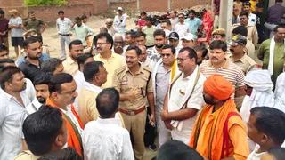 Unnao Sadhu Murder, उन्नाव साधु हत्याकांड, बांगरमऊ हत्या मामला, साधु मिलन दास, Unnao Crime News, Bangarmau News, Uttar Pradesh Crime News, साधु की हत्या, Unnao Latest News, UP Police News, Unnao Murder Case, Hindu Organization Protest, बांगरमऊ समाचार, उन्नाव ताजा खबर, Crime News Uttar Pradesh,साधु मिलन दास फोटो, उन्नाव हत्या मामला, बांगरमऊ पुलिस, पुलिस जांच, साधु हत्याकांड, Unnao Police, Bangarmau Protest, Crime Scene Unnao, UP Police Investigation, Unnao News Image, Protest Photo, Police Deployment,उन्नाव साधु हत्या, Unnao Sadhu Murder, बांगरमऊ हत्याकांड, साधु मिलन दास, उन्नाव क्राइम न्यूज, UP Crime News, पुलिस कार्रवाई, बांगरमऊ समाचार, Unnao Latest Update, Uttar Pradesh News, Crime News Hindi, Hindu Organization Protest, Unnao Police Investigation,#UnnaoSadhuMurder, #UnnaoNews, #Bangarmau, #UPCrimeNews, #SadhuMurderCase, #UttarPradeshNews, #PoliceInvestigation, #BreakingNews, #CrimeNews, #UnnaoPolice, #LatestNews, #HindiNews, #UPNews, #LawAndOrder, #BangarmauNews,
