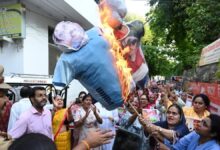 UP Mahila Congress Protest, Lucknow Congress Protest, Lucknow Political News, Uttar Pradesh Latest News, Kangana Ranaut Controversy, Prahlad Joshi Protest, Mamta Chaudhary Congress, UP Politics News, BJP Congress Conflict, Lucknow Breaking News, Women Congress Protest, Uttar Pradesh News Today,लखनऊ में महिला कांग्रेस का प्रदर्शन, ममता चौधरी पुतला दहन करती हुईं, कंगना रनौत विरोध प्रदर्शन, प्रहलाद जोशी के खिलाफ कांग्रेस प्रदर्शन, यूपी महिला कांग्रेस कार्यकर्ता,UP Mahila Congress Protest Lucknow, यूपी महिला कांग्रेस प्रदर्शन लखनऊ, Kangana Ranaut Gen Z controversy, कंगना रनौत बयान विवाद, Prahlad Joshi protest news, प्रहलाद जोशी विरोध प्रदर्शन, Mamta Chaudhary Congress protest, ममता चौधरी महिला कांग्रेस, Lucknow Congress latest news, उत्तर प्रदेश राजनीतिक खबर, लखनऊ हैदरगंज प्रदर्शन,UP Mahila Congress Protest in Lucknow, Mamta Chaudhary Congress Protest, Kangana Ranaut Effigy Burning Protest, Prahlad Joshi Protest Lucknow, Women Congress Workers Demonstration,#UPMahilaCongress #LucknowNews #UPPolitics #CongressProtest #KanganaRanaut #PrahladJoshi #UttarPradeshNews #LucknowBreakingNews #MahilaCongress #PoliticalNews #UPNews,
