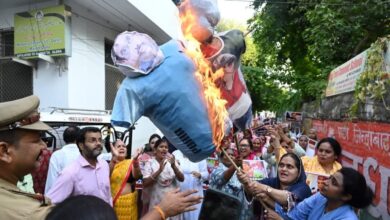 UP Mahila Congress Protest, Lucknow Congress Protest, Lucknow Political News, Uttar Pradesh Latest News, Kangana Ranaut Controversy, Prahlad Joshi Protest, Mamta Chaudhary Congress, UP Politics News, BJP Congress Conflict, Lucknow Breaking News, Women Congress Protest, Uttar Pradesh News Today,लखनऊ में महिला कांग्रेस का प्रदर्शन, ममता चौधरी पुतला दहन करती हुईं, कंगना रनौत विरोध प्रदर्शन, प्रहलाद जोशी के खिलाफ कांग्रेस प्रदर्शन, यूपी महिला कांग्रेस कार्यकर्ता,UP Mahila Congress Protest Lucknow, यूपी महिला कांग्रेस प्रदर्शन लखनऊ, Kangana Ranaut Gen Z controversy, कंगना रनौत बयान विवाद, Prahlad Joshi protest news, प्रहलाद जोशी विरोध प्रदर्शन, Mamta Chaudhary Congress protest, ममता चौधरी महिला कांग्रेस, Lucknow Congress latest news, उत्तर प्रदेश राजनीतिक खबर, लखनऊ हैदरगंज प्रदर्शन,UP Mahila Congress Protest in Lucknow, Mamta Chaudhary Congress Protest, Kangana Ranaut Effigy Burning Protest, Prahlad Joshi Protest Lucknow, Women Congress Workers Demonstration,#UPMahilaCongress #LucknowNews #UPPolitics #CongressProtest #KanganaRanaut #PrahladJoshi #UttarPradeshNews #LucknowBreakingNews #MahilaCongress #PoliticalNews #UPNews,