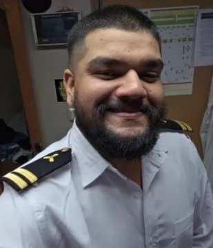 होर्मुज हमला, ईरान हमला भारतीय नाविक मौत, हेरंब करमरकर मौत खबर, भारतीय मरीन इंजीनियर की मौत, ओमान तट जहाज हमला, साइप्रस जहाज हमला, भारतीय नाविक लापता, विदेश मंत्रालय भारत, ईरान युद्ध तनाव, Strait of Hormuz News Hindi,Hormuz Attack News, Iran Attack Indian Sailor Death, Heramb Karmarkar Death, Indian Marine Engineer Killed, Cyprus Flag Ship Attack, GFX Galaxy Ship Attack, Strait of Hormuz Tension, Indian Embassy Oman Update, Iran Maritime Attack, Indian Sailors News,Hormuz attack Indian sailor latest news, Heramb Karmarkar last message, Iran ship attack Oman coast, Indian sailor killed in Iran attack, Strait of Hormuz attack update, GFX Galaxy ship news, India Iran latest news, Oman Indian embassy statement,होर्मुज हमले में भारतीय नाविक हेरंब करमरकर, ओमान तट जहाज हमला, साइप्रस जहाज पर हमला, भारतीय मर्चेंट नेवी अधिकारी, भारत विदेश मंत्रालय बयान,Hormuz Attack Indian Sailor Heramb Karmarkar, Cyprus Flag Ship Attack, Oman Coast Ship Incident, Indian Merchant Navy Officer, India Iran Maritime Tension,होर्मुज जलडमरूमध्य, Strait of Hormuz, ईरान, Iran, ओमान, Oman, भारतीय नाविक, Indian Sailor, हेरंब करमरकर, Heramb Karmarkar, मरीन इंजीनियर, Marine Engineer, साइप्रस जहाज, Cyprus Ship, GFX Galaxy, जहाज हमला, Ship Attack, विदेश मंत्रालय, Ministry of External Affairs, भारत ईरान संबंध, India Iran Relations, समुद्री सुरक्षा, Maritime Security, इंटरनेशनल न्यूज, International News, Breaking News,