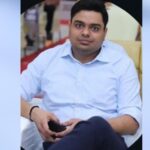 CBI Team Arrest Railway Officer, Varanasi Railway Bribe Case Image, Nitesh Agarwal Railway Officer Arrest, Railway Corruption Investigation,सीबीआई टीम रेलवे अधिकारी को गिरफ्तार करते हुए, वाराणसी रेलवे अधिकारी नितेश अग्रवाल, रिश्वत लेते पकड़े गए रेलवे अफसर, CBI छापेमारी वाराणसी,वाराणसी समाचार, Varanasi News Today, Varanasi Crime News, Banaras Railway News, NER Railway News, Uttar Pradesh Crime News, UP CBI Action, Lucknow CBI News, Railway DRM Office Varanasi,CBI Action Varanasi, Varanasi Crime News, Railway Officer Arrested, Railway Bribe Case, Nitesh Agarwal Arrest, Senior DMM Railway Bribe Case, CBI Trap Case India, Railway Corruption News, North Eastern Railway News, Indian Railways Crime News, CBI Raid Railway,CBI Action Varanasi, वाराणसी CBI कार्रवाई, रेलवे अधिकारी गिरफ्तार, रेलवे रिश्वत मामला, 1.70 लाख रिश्वत केस, नितेश अग्रवाल गिरफ्तार, बनारस रेल मंडल खबर, पूर्वोत्तर रेलवे भ्रष्टाचार, रेलवे घूसखोरी मामला, CBI Raid News, वाराणसी क्राइम न्यूज, यूपी क्राइम न्यूज, रेलवे भ्रष्टाचार खबर,
