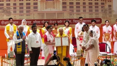Anandiben Patel Aligarh Visit, Aligarh Convocation Ceremony, Raja Mahendra Pratap Singh State University, UP Governor News, Aligarh Education News, Uttar Pradesh Latest News, University Medal Distribution Ceremony, Digital Education India, UP Higher Education News,राज्यपाल आनंदीबेन पटेल अलीगढ़, अलीगढ़ विश्वविद्यालय दीक्षांत समारोह, राजा महेंद्र प्रताप सिंह राज्य विश्वविद्यालय, अलीगढ़ लेटेस्ट न्यूज, उत्तर प्रदेश शिक्षा समाचार, यूपी राज्यपाल खबर, अलीगढ़ एजुकेशन न्यूज, 50 मेधावी छात्रों को मेडल, डिजिलॉकर शिक्षा व्यवस्था, उत्तर प्रदेश यूनिवर्सिटी न्यूज,#AnandibenPatel, #AligarhNews, #AligarhUniversity, #UPGovernor, #UttarPradeshNews, #EducationNews, #ConvocationCeremony, #RajaMahendraPratapSinghUniversity, #StudentSuccess, #DigitalEducation,
