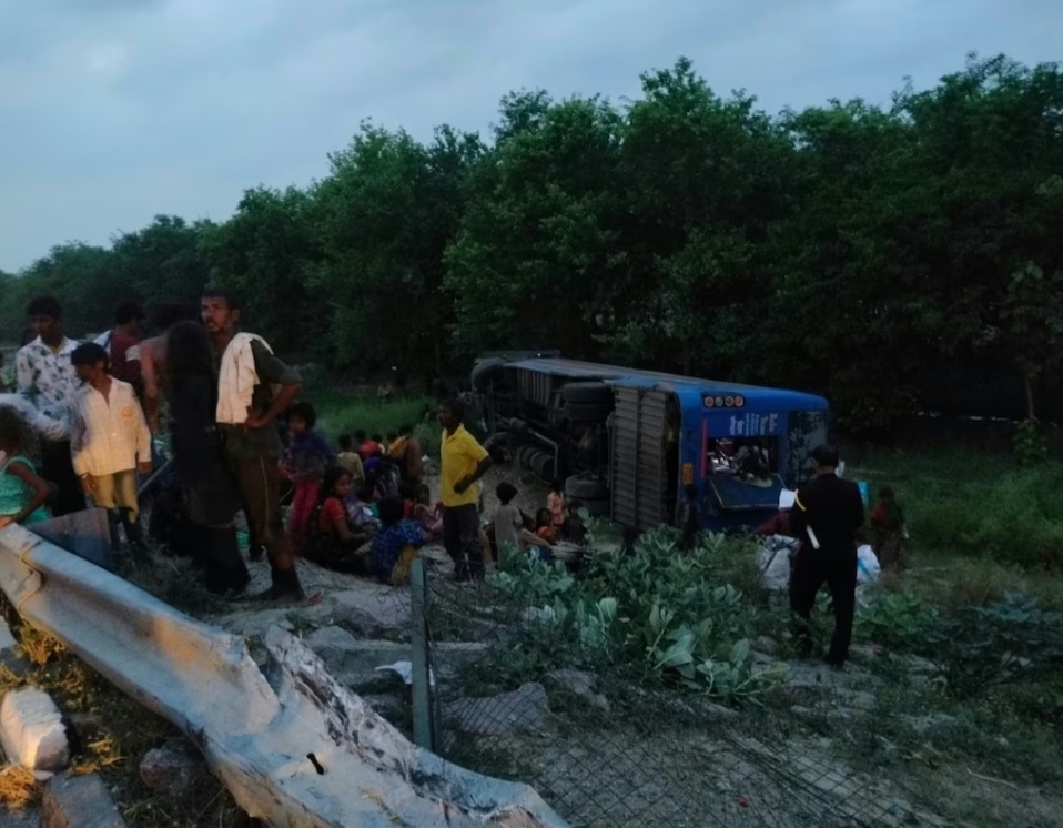 Agra Lucknow Expressway Accident, Unnao Road Accident, Bangarmau Accident News, Bus Car Collision Unnao, Uttar Pradesh Road Accident, Agra Lucknow Expressway News, Sant Kabir Nagar Family Accident, UP Expressway Accident, Unnao Breaking News, Bus Crash Uttar Pradesh, Ghanshyam Meena DM Unnao, SP Jai Prakash Singh, Devkhari Village Accident, Uttar Pradesh News,आगरा-लखनऊ एक्सप्रेस-वे फोटो, उन्नाव सड़क हादसा तस्वीरें, बस और कार की टक्कर, एक्सप्रेसवे दुर्घटना फोटो, उन्नाव एक्सीडेंट लाइव अपडेट, बांगरमऊ हादसा, संतकबीरनगर परिवार दुर्घटना, डीएम उन्नाव निरीक्षण, पुलिस राहत कार्य, उत्तर प्रदेश सड़क दुर्घटना,Agra Lucknow Expressway Photos, Unnao Accident Images, Bus Car Collision Pictures, UP Expressway Crash, Bangarmau Accident Photos, Road Accident Unnao, Uttar Pradesh Accident Images, Police Rescue Operation, DM Inspection Photos, Accident Scene Pictures,#AgraLucknowExpressway, #UnnaoAccident, #RoadAccident, #UPNews, #Bangarmau, #ExpresswayAccident, #BusAccident, #CarCrash, #BreakingNews, #UttarPradesh, #SantKabirNagar, #GhanshyamMeena, #JaiPrakashSingh, #GoogleDiscover, #HindiNews,