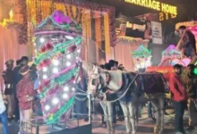 #AgraNews #UttarPradesh #AgraPolice #WeddingNews #Baraat #ValmikiSamaj #UPNews #BreakingNews #Fatehabad #HindiNews #GoogleDiscover #UPCrimeNews #AgraLatestNews,Agra News Today, Uttar Pradesh Breaking News, Agra Wedding Dispute, Valmiki Baraat News, UP Police News, Fatehabad Agra, Wedding Procession Controversy, Hindi News, Latest UP News,,आगरा बरात विवाद, वाल्मीकि समाज बरात, पुलिस सुरक्षा में बरात, दूल्हा घोड़ी पर, आगरा पुलिस, शादी समारोह विवाद,Agra Baraat Dispute, Valmiki Wedding Procession, Police Security Wedding, Groom On Horse, Agra Police, Wedding Controversy,Agra News, Agra Wedding Dispute, Valmiki Baraat Stopped, Uttar Pradesh News, Agra Police, Fatehabad Agra News, Wedding Procession Dispute, Police Security Wedding, UP Crime News, Agra Latest News,आगरा समाचार, Agra News, फतेहाबाद आगरा, वाल्मीकि बरात विवाद, बरात रोकने का मामला, उत्तर प्रदेश समाचार, यूपी पुलिस, आगरा पुलिस, शादी विवाद, ब्राह्मण बस्ती विवाद, गांव में तनाव, पुलिस सुरक्षा में शादी, आगरा लेटेस्ट न्यूज,