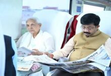 आनंदीबेन पटेल वंदे भारत यात्रा, वंदे भारत एक्सप्रेस, प्रयागराज समाचार, लखनऊ वंदे भारत, यूपी राज्यपाल, आनंदीबेन पटेल न्यूज, राज्यपाल का अनोखा अंदाज, वंदे भारत टिकट, प्रयागराज जंक्शन, उत्तर प्रदेश समाचार, रेलवे न्यूज, VIP टिकट नियम,Anandiben Patel Vande Bharat Journey, Vande Bharat Express News, Prayagraj News, Lucknow Vande Bharat, UP Governor Anandiben Patel, Vande Bharat Ticket Check, Indian Railways News, Prayagraj Junction, Uttar Pradesh News, Railway Update,आनंदीबेन पटेल फोटो, वंदे भारत एक्सप्रेस, प्रयागराज स्टेशन, यूपी राज्यपाल, रेलवे यात्रा, टिकट जांच,Anandiben Patel Latest News, Vande Bharat Express News Today, UP Governor News, Prayagraj Breaking News, Indian Railways Latest Update, Lucknow Prayagraj Vande Bharat, Viral News UP, Uttar Pradesh Latest News,Anandiben Patel Photo, Vande Bharat Express, Prayagraj Station, UP Governor, Railway Journey, Ticket Check,#AnandibenPatel #VandeBharatExpress #Prayagraj #IndianRailways #UPNews #LucknowNews #RailwayNews #VandeBharat #UttarPradesh #ViralNews #BreakingNews #HindiNews #RailwayUpdate #GovernorNews,