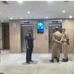 Lucknow Crime News, Omaxe Residency Lucknow, Fake Call Center, Cyber Crime Lucknow, Lucknow Police Action, Crime Branch Lucknow, Sushant Golf City Police, Call Center Fraud, Online Fraud, Cyber Crime Uttar Pradesh, Shahid Path Lucknow,#LucknowCrime #CyberCrime #LucknowPolice #FakeCallCenter #OmaxeResidency #UPCrime #OnlineFraud #CrimeNews #LucknowNews #UttarPradesh #BreakingNews #CyberFraud #PoliceAction #HindiNews,Lucknow Crime News Today, Fake Call Center Lucknow, Cyber Crime News UP, Lucknow Police Latest Action, Omaxe Residency News, Online Fraud Case, UP Crime News, Sushant Golf City News, Breaking News Lucknow,लखनऊ क्राइम न्यूज, ओमेक्स रेजीडेंसी लखनऊ, फर्जी कॉल सेंटर, साइबर ठगी लखनऊ, लखनऊ पुलिस कार्रवाई, क्राइम ब्रांच लखनऊ, सुशांत गोल्फ सिटी पुलिस, कॉल सेंटर फ्रॉड, ऑनलाइन ठगी, साइबर अपराध उत्तर प्रदेश, शहीद पथ लखनऊ, यूपी क्राइम न्यूज,