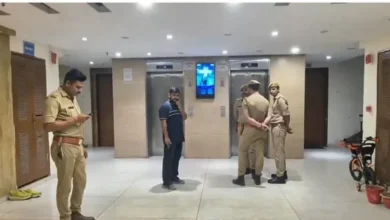Lucknow Crime News, Omaxe Residency Lucknow, Fake Call Center, Cyber Crime Lucknow, Lucknow Police Action, Crime Branch Lucknow, Sushant Golf City Police, Call Center Fraud, Online Fraud, Cyber Crime Uttar Pradesh, Shahid Path Lucknow,#LucknowCrime #CyberCrime #LucknowPolice #FakeCallCenter #OmaxeResidency #UPCrime #OnlineFraud #CrimeNews #LucknowNews #UttarPradesh #BreakingNews #CyberFraud #PoliceAction #HindiNews,Lucknow Crime News Today, Fake Call Center Lucknow, Cyber Crime News UP, Lucknow Police Latest Action, Omaxe Residency News, Online Fraud Case, UP Crime News, Sushant Golf City News, Breaking News Lucknow,लखनऊ क्राइम न्यूज, ओमेक्स रेजीडेंसी लखनऊ, फर्जी कॉल सेंटर, साइबर ठगी लखनऊ, लखनऊ पुलिस कार्रवाई, क्राइम ब्रांच लखनऊ, सुशांत गोल्फ सिटी पुलिस, कॉल सेंटर फ्रॉड, ऑनलाइन ठगी, साइबर अपराध उत्तर प्रदेश, शहीद पथ लखनऊ, यूपी क्राइम न्यूज,