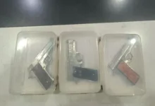 कानपुर क्राइम न्यूज, कानपुर पुलिस कार्रवाई, महाराजपुर थाना खबर, खंडवा से हथियार सप्लाई, कानपुर अवैध हथियार तस्करी, मेडिकल स्टोर संचालक गिरफ्तार, तीन पिस्टल बरामद, यूपी क्राइम न्यूज, कानपुर पुलिस खबर, अवैध असलहा नेटवर्क, हथियार तस्करी मामला, कानपुर लेटेस्ट न्यूज,Kanpur Crime News, Kanpur Police Action, Illegal Arms Supply Kanpur, Khandwa Pistol Supplier, Medical Store Owner Arrested, Three Pistols Recovered, Uttar Pradesh Crime News, Maharajpur Police Station, Illegal Weapon Smuggling India, Kanpur Latest News,#KanpurNews #KanpurCrime #UPPolice #CrimeNews #IllegalArms #ArmsSmuggling #KanpurPolice #UttarPradeshNews #BreakingNews #PoliceAction,Kanpur Police Arrest Arms Supplier, Medical Store Owner Arrested With Pistols, Illegal Weapon Recovery Kanpur, Maharajpur Police Action, Three Pistols Seized,