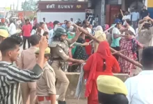 देवबंद शिवा हत्याकांड, शिवा मर्डर केस, देवबंद प्रदर्शन, सहारनपुर समाचार, सहारनपुर पुलिस, पुलिस लाठीचार्ज, देवबंद हाईवे जाम, शिवा हत्या विरोध प्रदर्शन, सहारनपुर SSP अभिनंदन, उत्तर प्रदेश समाचार, कानून व्यवस्था, देवबंद ब्रेकिंग न्यूज, महिलाओं पर लाठीचार्ज, जिला सहारनपुर, अपराध समाचार,Deoband Shiva Murder Case, Shiva Murder Protest, Deoband Protest News, Saharanpur News, Saharanpur Police, Police Lathi Charge, Highway Protest, Uttar Pradesh News, SSP Abhinandan, Shiva Murder Latest News, Crime News India, Law and Order, Protest Violence, Deoband Breaking News, UP Crime News,Deoband Lathi Charge, Shiva Murder, Saharanpur Protest, Police Action, Women Injured Protest, Highway Blockade, Deoband News, Uttar Pradesh Crime, SSP Saharanpur, Crime Update,#Deoband #ShivaMurderCase #Saharanpur #PoliceLathiCharge #UPNews #CrimeNews #BreakingNews #UttarPradesh #LawAndOrder #Protest #DeobandNews #SaharanpurPolice #HindiNews #GoogleDiscover #LatestNews,