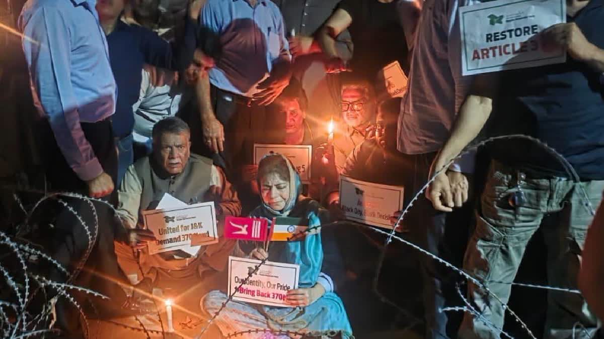 Mehbooba Mufti Candle March, PDP Office Srinagar, Srinagar Protest, Article 370 Protest, Kashmir Political Protest, Iltija Mufti, Jammu Kashmir News Image, Srinagar District, Political Demonstration India,