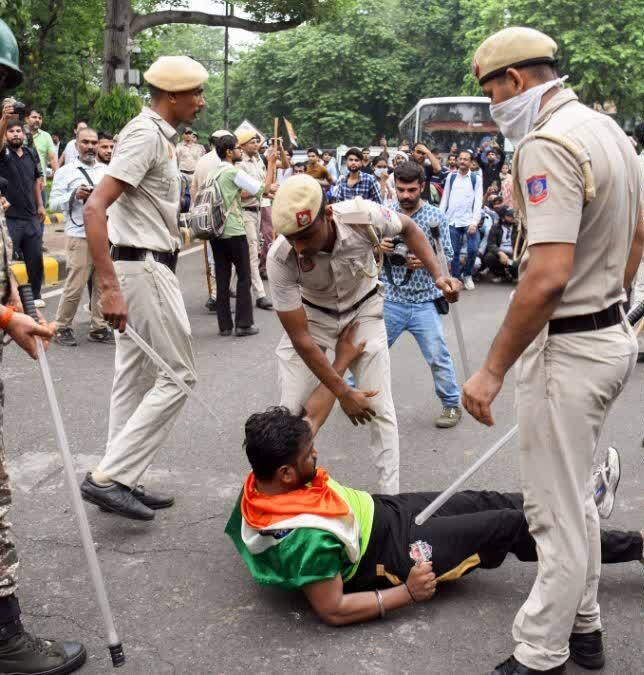 जंतर मंतर प्रदर्शन, जंतर मंतर पुलिस बर्बरता, जंतर मंतर पुलिस कार्रवाई, जंतर मंतर प्रदर्शन सुप्रीम कोर्ट, सुप्रीम कोर्ट जंतर मंतर मामला, जंतर मंतर जांच कमेटी, हाई पावर इंक्वायरी कमेटी, आर सुभाष रेड्डी, जस्टिस आर सुभाष रेड्डी कमेटी, जंतर मंतर छात्र प्रदर्शन, दिल्ली पुलिस प्रदर्शन कार्रवाई, प्रदर्शनकारियों पर पुलिस बल प्रयोग, महिला प्रदर्शनकारी हिंसा, जंतर मंतर लाठीचार्ज, जंतर मंतर आंसू गैस, जंतर मंतर पैलेट गन, जंतर मंतर इलेक्ट्रिक बैटन, BNS धारा 152, भारतीय न्याय संहिता धारा 152, शांतिपूर्ण प्रदर्शन अधिकार, सुप्रीम कोर्ट ताजा खबर, दिल्ली सुप्रीम कोर्ट खबर, Jantar Mantar protest, Jantar Mantar police brutality, Jantar Mantar police action, Jantar Mantar protest Supreme Court, Supreme Court Jantar Mantar case, Jantar Mantar inquiry committee, high powered inquiry committee, Justice R Subhash Reddy, R Subhash Reddy committee, Jantar Mantar student protest, Delhi Police protest action, police excessive force protesters, violence against women protesters, Jantar Mantar lathi charge, Jantar Mantar tear gas, pellet gun Jantar Mantar, electric baton protest, BNS Section 152, Bharatiya Nyaya Sanhita Section 152, peaceful protest rights India, Supreme Court latest news, Delhi Supreme Court news, #JantarMantar, #JantarMantarProtest, #SupremeCourt, #SupremeCourtIndia, #PoliceBrutality, #PoliceAction, #Protest, #DelhiNews, #DelhiPolice, #JusticeRSubhashReddy, #SubhashReddy, #SupremeCourtNews, #BNS, #BNS152, #PeacefulProtest, #ConstitutionalRights, #StudentProtest, #IndiaNews, #LatestNews,