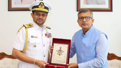 Sri Lanka Navy Commander India Visit, श्रीलंका नौसेना प्रमुख भारत यात्रा, श्रीलंका नेवी चीफ डेमियन फर्नांडो, डेमियन फर्नांडो भारत दौरा, भारत श्रीलंका समुद्री सहयोग, भारत श्रीलंका रक्षा सहयोग, भारतीय नौसेना प्रमुख कृष्ण स्वामीनाथन, रक्षा सचिव राजेश कुमार सिंह, भारत श्रीलंका Maritime Cooperation, समुद्री सुरक्षा सहयोग, हिंद महासागर सुरक्षा, संयुक्त नौसैनिक प्रशिक्षण, कोच्चि सदर्न नेवल कमांड, नई दिल्ली रक्षा बैठक, रक्षा समाचार, अंतरराष्ट्रीय रक्षा समाचार, भारत श्रीलंका संबंध, Sri Lanka Navy Commander India Visit, Sri Lanka Navy Commander Damian Fernando, Vice Admiral Damian Fernando India visit, India Sri Lanka maritime cooperation, India Sri Lanka defence cooperation, Indian Navy Chief Admiral Krishna Swaminathan, Defence Secretary Rajesh Kumar Singh, India Sri Lanka naval relations, maritime security cooperation, Indian Ocean Region security, joint naval operations, naval training cooperation, capacity building India Sri Lanka, Southern Naval Command Kochi, INS Dronacharya, India Sri Lanka strategic partnership, defence news India, international defence news, #SriLankaNavy #DamianFernando #SriLankaNavyCommander #IndiaSriLanka #IndiaSriLankaRelations #MaritimeSecurity #IndianNavy #KrishnaSwaminathan #RajeshKumarSingh #DefenceNews #DefenceNewsIndia #IndianOcean #NavalCooperation #MaritimeCooperation #SriLankaIndia #IndiaNews #InternationalNews #NewDelhi #Kochi #SouthernNavalCommand