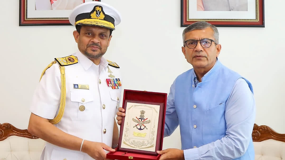 Sri Lanka Navy Commander India Visit, श्रीलंका नौसेना प्रमुख भारत यात्रा, श्रीलंका नेवी चीफ डेमियन फर्नांडो, डेमियन फर्नांडो भारत दौरा, भारत श्रीलंका समुद्री सहयोग, भारत श्रीलंका रक्षा सहयोग, भारतीय नौसेना प्रमुख कृष्ण स्वामीनाथन, रक्षा सचिव राजेश कुमार सिंह, भारत श्रीलंका Maritime Cooperation, समुद्री सुरक्षा सहयोग, हिंद महासागर सुरक्षा, संयुक्त नौसैनिक प्रशिक्षण, कोच्चि सदर्न नेवल कमांड, नई दिल्ली रक्षा बैठक, रक्षा समाचार, अंतरराष्ट्रीय रक्षा समाचार, भारत श्रीलंका संबंध, Sri Lanka Navy Commander India Visit, Sri Lanka Navy Commander Damian Fernando, Vice Admiral Damian Fernando India visit, India Sri Lanka maritime cooperation, India Sri Lanka defence cooperation, Indian Navy Chief Admiral Krishna Swaminathan, Defence Secretary Rajesh Kumar Singh, India Sri Lanka naval relations, maritime security cooperation, Indian Ocean Region security, joint naval operations, naval training cooperation, capacity building India Sri Lanka, Southern Naval Command Kochi, INS Dronacharya, India Sri Lanka strategic partnership, defence news India, international defence news, #SriLankaNavy #DamianFernando #SriLankaNavyCommander #IndiaSriLanka #IndiaSriLankaRelations #MaritimeSecurity #IndianNavy #KrishnaSwaminathan #RajeshKumarSingh #DefenceNews #DefenceNewsIndia #IndianOcean #NavalCooperation #MaritimeCooperation #SriLankaIndia #IndiaNews #InternationalNews #NewDelhi #Kochi #SouthernNavalCommand