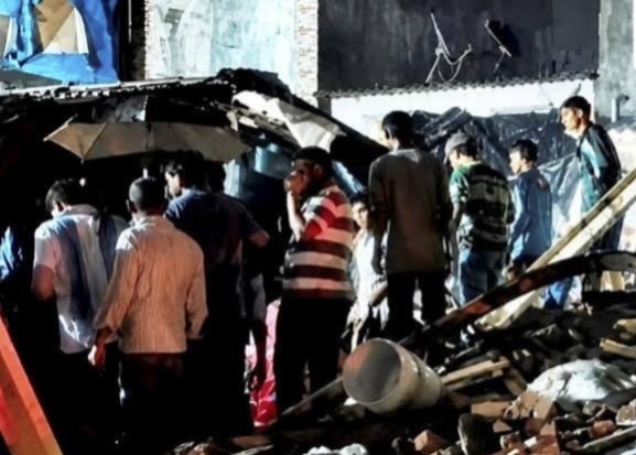Mumbai Kurla landslide, Mumbai landslide news, Kurla landslide news, Mumbai heavy rain, Mumbai rain landslide, Kurla heavy rain accident, Ghatkopar Kurla landslide, Ashok Nagar Kurla landslide, Chirag Nagar landslide, Mumbai rain accident, Mumbai rescue operation, NDRF Mumbai rescue, BMC rescue operation, Mumbai Maharashtra rain news, Maharashtra landslide news, Mumbai breaking news, Mumbai latest news, मुंबई के कुर्ला में भारी बारिश से भूस्खलन, मुंबई कुर्ला लैंडस्लाइड, कुर्ला भूस्खलन हादसा, मुंबई बारिश से हादसा, कुर्ला में भूस्खलन, मुंबई में भारी बारिश, घाटकोपर कुर्ला भूस्खलन, अशोकनगर कुर्ला हादसा, चिराग नगर भूस्खलन, कुर्ला बारिश खबर, मुंबई रेस्क्यू ऑपरेशन, NDRF कुर्ला, BMC रेस्क्यू ऑपरेशन, मुंबई हादसा, महाराष्ट्र बारिश की खबर, महाराष्ट्र भूस्खलन, मुंबई ताजा खबर, #मुंबई #कुर्ला #मुंबईबारिश #भूस्खलन #मुंबईभूस्खलन #कुर्लालैंडस्लाइड #मुंबईहादसा #महाराष्ट्र #घाटकोपर #अशोकनगर #चिरागनगर #NDRF #BMC #Mumbai #Kurla #MumbaiLandslide #KurlaLandslide #MumbaiRain #HeavyRain #MaharashtraRain #RescueOperation #MumbaiNews #BreakingNews #LatestNews,