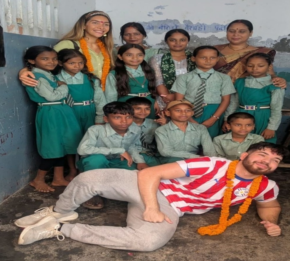 Mau school visit, Paraguay guests in Mau, Paraguay guests India visit, Nandan Bal Vidya Mandir Amila, Nandan Bal Vidya Mandir Mau, Amila school Mau, Mau education news, Paraguay journalist Jazmin Romero, Giuliano Sarobbi, India Paraguay educational exchange, Paraguay India cultural exchange, foreign guests school visit, Paraguay guests interact with students, students education pledge, Mau latest news, Mau Uttar Pradesh news, Uttar Pradesh education news,मऊ स्कूल विजिट, मऊ में पैराग्वे के मेहमान, पैराग्वे के मेहमान मऊ, मऊ स्कूल न्यूज, नंदन बाल विद्या मंदिर, नंदन बाल विद्या मंदिर अमिला, अमिला स्कूल, मऊ शिक्षा समाचार, मऊ में विदेशी मेहमान, पैराग्वे की पत्रकार जाजमिन रोमेरो, जिओलियानो सरोब्बी, पैराग्वे भारत संवाद, भारत पैराग्वे शैक्षणिक संवाद, विदेशी मेहमानों का स्कूल दौरा, बच्चों से संवाद, पढ़ाई नहीं छोड़ने का संकल्प, मऊ लेटेस्ट न्यूज, मऊ शिक्षा खबर, उत्तर प्रदेश शिक्षा समाचार, #मऊ, #मऊन्यूज, #मऊस्कूल, #मऊस्कूलविजिट, #पैराग्वे, #पैराग्वेमेहमान, #नंदनबालविद्यामंदिर, #अमिला, #उत्तरप्रदेश, #शिक्षासमाचार, #EducationNews, #MauNews, #MauSchoolVisit, #Paraguay, #ParaguayGuests, #NandanBalVidyaMandir, #Amila, #UttarPradesh, #EducationNews, #IndiaParaguay, #CulturalExchange, #EducationalExchange, #SchoolNews,