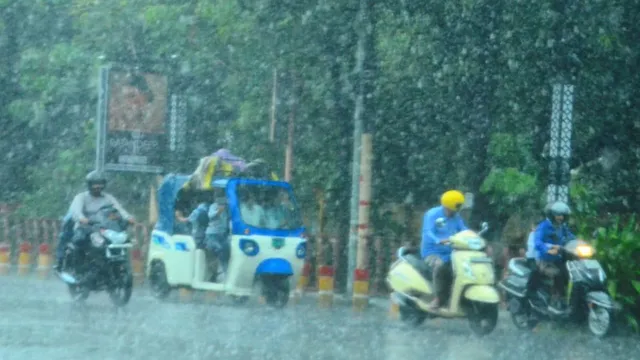 #UPWeather, #UPWeatherToday, #UttarPradeshWeather, #UPWeatherAlert, #LucknowWeather, #LucknowRain, #SonbhadraWeather, #UPRain, #HeavyRain, #Monsoon, #Monsoon2026, #RainAlert, #LightningAlert, #Thunderstorm, #IMDWeather, #PrayagrajWeather, #UPNews, #LucknowNews, #UttarPradeshNews, UP Weather, यूपी मौसम, यूपी मौसम आज, उत्तर प्रदेश मौसम, UP Weather Alert, यूपी बारिश अलर्ट, लखनऊ मौसम, लखनऊ बारिश, सोनभद्र बारिश, सोनभद्र मौसम, 55 जिलों में बारिश, यूपी में भारी बारिश, यूपी में मूसलाधार बारिश, बिजली गिरने का अलर्ट, वज्रपात अलर्ट, मानसून सक्रिय, यूपी मानसून, 23 अगस्त तक बारिश, प्रयागराज बारिश, रायबरेली बारिश, लखीमपुर खीरी बारिश, अयोध्या मौसम, शाहजहांपुर बारिश, उत्तर प्रदेश मौसम विभाग, लखनऊ मौसम अपडेट, उत्तर प्रदेश मौसम अपडेट, लखनऊ जिला, सोनभद्र जिला, उत्तर प्रदेश राज्य, मौसम समाचार,UP Weather, UP Weather Today, Uttar Pradesh Weather, UP Weather Alert, Uttar Pradesh Rain Alert, Lucknow Weather, Lucknow Rain, Sonbhadra Weather, Sonbhadra Rain, Heavy Rain in UP, UP Heavy Rain Alert, UP Monsoon, Monsoon in Uttar Pradesh, Lightning Alert UP, Thunderstorm Alert UP, 55 Districts Rain Alert, Prayagraj Rain, Rae Bareli Rain, Lakhimpur Kheri Rain, Ayodhya Weather, Shahjahanpur Weather, IMD UP Weather, Uttar Pradesh Weather Update, Lucknow Weather Update, UP Rain Forecast August 2026, UP Weather Today 18 August 2026, UP Weather Alert Today, Lucknow rain today, Lucknow weather forecast, 55 districts heavy rain alert UP, Uttar Pradesh heavy rainfall warning, UP lightning alert today, Sonbhadra rainfall today, Prayagraj heavy rain, UP monsoon latest update, 23 August weather forecast UP, IMD Uttar Pradesh rain alert, Lucknow temperature today, Uttar Pradesh rain forecast, UP weather news August 2026, eastern UP rain alert, western UP weather, UP flood rain alert,