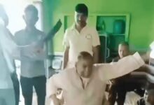 आगरा विधायक छोटेलाल वर्मा वीडियो वायरल, छोटेलाल वर्मा वायरल वीडियो, आगरा विधायक वायरल वीडियो, फतेहाबाद विधायक वीडियो, आगरा भाजपा विधायक, छोटेलाल वर्मा ग्रामीण विवाद, विधायक और ग्रामीणों में बहस, विधायक ग्रामीण विवाद, आगरा विधायक सड़क विवाद, सड़क की मांग पर विधायक नाराज, विधायक का वीडियो वायरल, आगरा न्यूज, फतेहाबाद आगरा न्यूज, आगरा राजनीति, उत्तर प्रदेश राजनीति, यूपी विधायक वायरल वीडियो, आगरा लेटेस्ट न्यूज, Agra MLA Chhote Lal Verma viral video, Chhote Lal Verma viral video, Agra MLA viral video, Fatehabad MLA viral video, Agra BJP MLA, Chhote Lal Verma villagers dispute, MLA villagers argument Agra, Agra MLA road issue, Fatehabad Agra news, UP MLA viral video, Agra political news, Agra latest news, Uttar Pradesh politics, BJP MLA Agra, road demand MLA viral video, #आगरा, #आगरान्यूज, #फतेहाबाद, #फतेहाबादविधायक, #छोटेलालवर्मा, #आगराविधायक, #बीजेपी, #भाजपा, #उत्तरप्रदेश, #यूपीपॉलिटिक्स, #वायरलवीडियो, #विधायक, #ग्रामीणविवाद, #सड़ककीमांग, #Agra, #AgraNews, #Fatehabad, #ChhoteLalVerma, #AgraMLA, #ViralVideo, #BJP, #UPPolitics, #UttarPradeshNews, #MLAViralVideo,