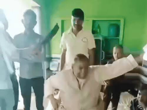 आगरा विधायक छोटेलाल वर्मा वीडियो वायरल, छोटेलाल वर्मा वायरल वीडियो, आगरा विधायक वायरल वीडियो, फतेहाबाद विधायक वीडियो, आगरा भाजपा विधायक, छोटेलाल वर्मा ग्रामीण विवाद, विधायक और ग्रामीणों में बहस, विधायक ग्रामीण विवाद, आगरा विधायक सड़क विवाद, सड़क की मांग पर विधायक नाराज, विधायक का वीडियो वायरल, आगरा न्यूज, फतेहाबाद आगरा न्यूज, आगरा राजनीति, उत्तर प्रदेश राजनीति, यूपी विधायक वायरल वीडियो, आगरा लेटेस्ट न्यूज, Agra MLA Chhote Lal Verma viral video, Chhote Lal Verma viral video, Agra MLA viral video, Fatehabad MLA viral video, Agra BJP MLA, Chhote Lal Verma villagers dispute, MLA villagers argument Agra, Agra MLA road issue, Fatehabad Agra news, UP MLA viral video, Agra political news, Agra latest news, Uttar Pradesh politics, BJP MLA Agra, road demand MLA viral video, #आगरा, #आगरान्यूज, #फतेहाबाद, #फतेहाबादविधायक, #छोटेलालवर्मा, #आगराविधायक, #बीजेपी, #भाजपा, #उत्तरप्रदेश, #यूपीपॉलिटिक्स, #वायरलवीडियो, #विधायक, #ग्रामीणविवाद, #सड़ककीमांग, #Agra, #AgraNews, #Fatehabad, #ChhoteLalVerma, #AgraMLA, #ViralVideo, #BJP, #UPPolitics, #UttarPradeshNews, #MLAViralVideo,