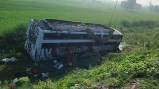 #LakhimpurKheri #UPBusAccident #KanwariyaBusAccident #LakhimpurKheriNews #Ucholiya #Shahjahanpur #Haridwar #Ayodhya #Kanwariya #KanwarYatra #BusAccident #RoadAccident #UttarPradesh #UPNews #BreakingNews #LatestNews #लखीमपुरखीरी #बसहादसा #कांवड़िया #कांवड़यात्रा #यूपीहादसा #उचौलिया #शाहजहांपुर #हरिद्वार #अयोध्या #सड़कहादसा, लखीमपुर खीरी में कांवड़ियों की बस पलटी, उचौलिया में बस हादसा, हरिद्वार से अयोध्या जा रही बस दुर्घटनाग्रस्त, कांवड़ियों की बस में 40 घायल, लखीमपुर खीरी बस हादसे में एक की मौत, शाहजहांपुर रेफर गंभीर घायल, चालक को झपकी आने से बस हादसा, Lakhimpur Kheri Kanwariya bus accident, Kanwariya bus overturned in UP, Haridwar to Ayodhya bus accident, Ucholiya Gurudwara bus accident, 40 injured in Lakhimpur Kheri, one dead in Kanwariya bus accident, Shahjahanpur referred injured, driver dozed off bus accident, Lakhimpur Kheri Bus Accident, UP Bus Accident, Lakhimpur Kheri Kanwariya Bus Accident, Kanwariya Bus Accident UP, Haridwar to Ayodhya bus accident, Ucholiya bus accident, Lakhimpur Kheri accident news, 40 injured in Lakhimpur Kheri, one dead in UP bus accident, Kanwariya bus overturned, Shahjahanpur referred injured, driver dozed off bus accident, Uttar Pradesh latest news,