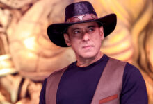 #BiggBoss20 #BiggBoss20Contestants #SalmanKhan #BiggBoss #BiggBoss20Premiere #BiggBoss20LatestNews #SalmanKhanNews #JioHotstar #ColorsTV #BiggBoss20Teaser ,Bigg Boss 20, बिग बॉस 20, सलमान खान बिग बॉस 20, बिग बॉस 20 कंटेस्टेंट, बिग बॉस 20 कंटेस्टेंट लिस्ट, सलमान खान पैपराजी, सलमान खान वायरल वीडियो, बिग बॉस 20 टीजर, बिग बॉस 20 प्रीमियर, बिग बॉस 20 शूटिंग, बिग बॉस 20 घर, कनिका मान बिग बॉस 20, ईशा रिक्खी बिग बॉस 20, बिग बॉस 20 लेटेस्ट अपडेट, Bigg Boss 20, Bigg Boss 20 contestants, Bigg Boss 20 contestants list, Salman Khan Bigg Boss 20, Salman Khan paparazzi video, Salman Khan irritated paparazzi, Bigg Boss 20 teaser, Bigg Boss 20 premiere, Bigg Boss 20 shooting, Bigg Boss 20 house, Kanika Mann Bigg Boss 20, Isha Rikhi Bigg Boss 20, Bigg Boss 20 latest news, Bigg Boss Season 20,