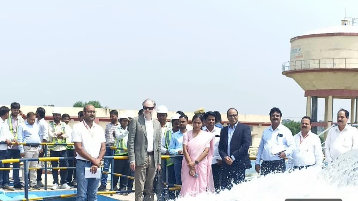 मिर्जापुर डेनमार्क के राजदूत, मिर्जापुर न्यूज, डेनमार्क के राजदूत मिर्जापुर, रासमुस एबिल्डगार्ड क्रिस्टेनसेन, नरैना कला वाटर ट्रीटमेंट प्लांट, नरैना कला WTP, मिर्जापुर जल जीवन मिशन, जल जीवन मिशन मिर्जापुर, मिर्जापुर ग्रामीण जलापूर्ति योजना, दुहौआ गांव जल अर्पण, लालगंज मिर्जापुर, मिर्जापुर पानी की योजना, यूपी जल जीवन मिशन, भारत डेनमार्क जल साझेदारी,Mirzapur Denmark Ambassador, Denmark Ambassador India, Rasmus Abildgaard Kristensen, Mirzapur News, Naraina Kala Water Treatment Plant, Naraina Kala WTP, Jal Jeevan Mission Mirzapur, Mirzapur Water Supply Scheme, Duhaua Village Mirzapur, Denmark India Water Partnership, Uttar Pradesh Jal Jeevan Mission, Mirzapur Rural Water Supply, Water Treatment Plant Mirzapur, मिर्जापुर में डेनमार्क के राजदूत क्यों पहुंचे, डेनमार्क के राजदूत ने मिर्जापुर में क्या देखा, नरैना कला वाटर ट्रीटमेंट प्लांट क्या है, जल जीवन मिशन मिर्जापुर योजना, मिर्जापुर में कितने गांवों को पानी मिलेगा, रासमुस एबिल्डगार्ड क्रिस्टेनसेन कौन हैं, भारत डेनमार्क जल साझेदारी, Mirzapur Denmark Ambassador Visit, What did Denmark Ambassador see in Mirzapur, Naraina Kala WTP Mirzapur, Jal Jeevan Mission Denmark partnership, #MirzapurNews, #Mirzapur, #DenmarkAmbassador, #RasmusAbildgaardKristensen, #JalJeevanMission, #WaterTreatmentPlant, #NarainaKala, #Lalganj, #Duhaua, #UttarPradeshNews, #WaterSupply, #IndiaDenmark, #WaterSecurity,