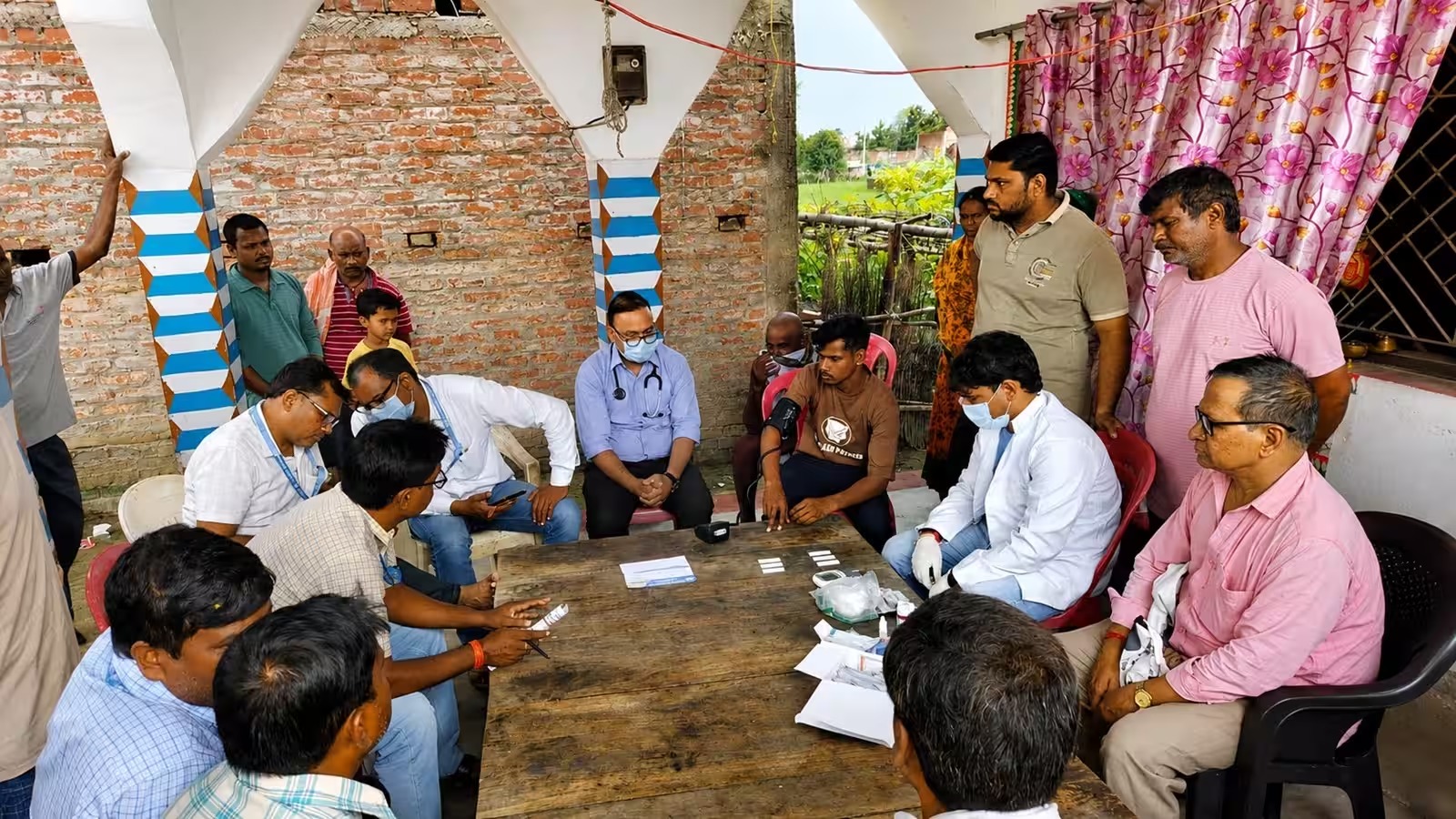 Ballia News, बलिया न्यूज़, बलिया में तीन मौत, बलिया परिवार में तीन मौत, पशुहारी गांव, बलिया परिवार की मौत, पत्नी मां बेटी की मौत, बलिया मौत मामला, बिल्थरारोड खबर, बलिया स्वास्थ्य विभाग, बलिया में हड़कंप, स्वाइन फ्लू जांच बलिया, बलिया ताजा खबर, Ballia News, Ballia family three deaths, three people died in Ballia, Ballia family death news, Ballia latest news, Pashuhari village Ballia, Bilthara Road news, Ballia health department, Ballia death case, Ballia swine flu investigation, #BalliaNews #Ballia #UPNews #UttarPradesh #BalliaNewsToday #BiltharaRoad #HealthDepartment #FamilyDeath #PurvanchalNews #UPNewsToday ,
