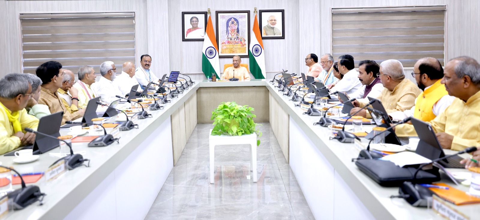 यूपी में जलभराव, उत्तर प्रदेश जलभराव, योगी सरकार जलभराव, यूपी बारिश जलभराव, यूपी में बारिश, जल निकासी व्यवस्था, नाला सफाई यूपी, सीवर लाइन यूपी, पंपिंग स्टेशन यूपी, अरविंद कुमार शर्मा, एके शर्मा, वाराणसी जलभराव, वाराणसी जल निकासी, लखनऊ जलभराव, यूपी नगर निकाय, उत्तर प्रदेश नगर विकास विभाग,UP waterlogging, Uttar Pradesh waterlogging, Yogi government waterlogging, UP rain waterlogging, UP drainage system, UP urban bodies, Arvind Kumar Sharma, AK Sharma UP, Varanasi waterlogging, Varanasi drainage system, UP sewer line, UP pumping stations, UP monsoon preparedness, Uttar Pradesh urban development,#UPNews #UttarPradesh #YogiAdityanath #Waterlogging #RainNews #Monsoon #ArvindKumarSharma #AKSharma #Varanasi #Lucknow #DrainageSystem #UPUrbanBodies