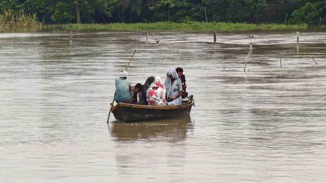 Barabanki Flood, बाराबंकी बाढ़, बाराबंकी में बाढ़, सरयू नदी बाढ़, सरयू नदी जलस्तर, बाराबंकी सरयू नदी, सरयू खतरे के निशान से ऊपर, बाराबंकी बाढ़ समाचार, बाराबंकी में 60 गांव प्रभावित, यूपी बाढ़, उत्तर प्रदेश बाढ़ समाचार, बाराबंकी बाढ़ अपडेट, एल्गिन ब्रिज सरयू जलस्तर, बाराबंकी कटान, कचनापुर हेतमापुर मार्ग, सिरौलीगौसपुर बाढ़, बाराबंकी तराई क्षेत्र, बाराबंकी लेटेस्ट न्यूज,Barabanki Flood, Barabanki Flood News, Saryu River Flood, Saryu River Water Level, Barabanki Saryu River, UP Flood News, Uttar Pradesh Flood, Barabanki Flood Update, Saryu River Above Danger Mark, Barabanki 60 Villages Flood, Elgin Bridge Water Level, Barabanki Flood Today, Barabanki River Flood, Barabanki Flood Affected Villages, Kachnapur Haidampur Road, Sirouligauspur Flood, Barabanki Latest News, UP Flood Update 2026, #BarabankiFlood #Barabanki #SaryuRiver #SaryuFlood #UPFlood #UPNews #UttarPradesh #BarabankiNews #FloodNews #FloodUpdate #SaryuRiverWaterLevel #BarabankiFloodNews #ElginBridge #Sirouligauspur #बाराबंकी #बाराबंकीबाढ़ #सरयूनदी #यूपीबाढ़ #बाढ़ #उत्तरप्रदेश #बाढ़समाचार,