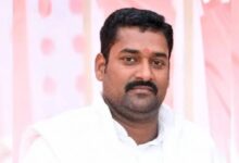 Prayagraj Murder, प्रयागराज मर्डर, प्रयागराज में सपा नेता की हत्या, पवन यादव हत्या, पवन यादव मर्डर, सपा नेता पवन यादव, सपा जिला सचिव पवन यादव, प्रयागराज पवन यादव हत्या, हंडिया में हत्या, हंडिया क्राइम न्यूज, हंडिया गोलीकांड, प्रयागराज गोलीकांड, सपा नेता गोली मारकर हत्या, बाइक सवार हमलावर, प्रयागराज अपराध समाचार, यूपी क्राइम न्यूज, उत्तर प्रदेश अपराध खबर, प्रयागराज पुलिस, हंडिया पुलिस, पवन यादव पूर्व प्रधान, Prayagraj Murder, Pawan Yadav Murder, Pawan Yadav Shot Dead, Prayagraj SP Leader Murder, Samajwadi Party Leader Pawan Yadav, Prayagraj Crime News, Handia Murder Case, Handia Crime News, Pawan Yadav Shot Dead Prayagraj, SP District Secretary Murder, Prayagraj Shooting, UP Crime News, Uttar Pradesh Crime News, Prayagraj Police, Handia Police, Pawan Yadav Former Gram Pradhan, Pawan Yadav murder in Prayagraj, Pawan Yadav shot dead in Handia, Prayagraj SP leader Pawan Yadav killed, who was Pawan Yadav Prayagraj, why was Pawan Yadav killed, Pawan Yadav murder accused, Pawan Yadav murder CCTV footage, Handia SP leader murder latest update, Prayagraj murder case latest update, three bike borne attackers Prayagraj, UP crime news today, Prayagraj crime news today, #PrayagrajMurder, #PawanYadav, #PawanYadavMurder, #Prayagraj, #Handia, #HandiaMurder, #PrayagrajCrime, #UPCrime, #UPNews, #UttarPradeshNews, #SamajwadiParty, #SPLader, #PawanYadavNews, #PrayagrajNews, #CrimeNews, #PoliceInvestigation, #HandiaNews, #UttarPradesh,