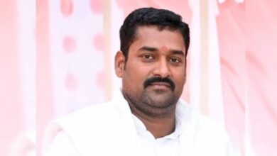 Prayagraj Murder, प्रयागराज मर्डर, प्रयागराज में सपा नेता की हत्या, पवन यादव हत्या, पवन यादव मर्डर, सपा नेता पवन यादव, सपा जिला सचिव पवन यादव, प्रयागराज पवन यादव हत्या, हंडिया में हत्या, हंडिया क्राइम न्यूज, हंडिया गोलीकांड, प्रयागराज गोलीकांड, सपा नेता गोली मारकर हत्या, बाइक सवार हमलावर, प्रयागराज अपराध समाचार, यूपी क्राइम न्यूज, उत्तर प्रदेश अपराध खबर, प्रयागराज पुलिस, हंडिया पुलिस, पवन यादव पूर्व प्रधान, Prayagraj Murder, Pawan Yadav Murder, Pawan Yadav Shot Dead, Prayagraj SP Leader Murder, Samajwadi Party Leader Pawan Yadav, Prayagraj Crime News, Handia Murder Case, Handia Crime News, Pawan Yadav Shot Dead Prayagraj, SP District Secretary Murder, Prayagraj Shooting, UP Crime News, Uttar Pradesh Crime News, Prayagraj Police, Handia Police, Pawan Yadav Former Gram Pradhan, Pawan Yadav murder in Prayagraj, Pawan Yadav shot dead in Handia, Prayagraj SP leader Pawan Yadav killed, who was Pawan Yadav Prayagraj, why was Pawan Yadav killed, Pawan Yadav murder accused, Pawan Yadav murder CCTV footage, Handia SP leader murder latest update, Prayagraj murder case latest update, three bike borne attackers Prayagraj, UP crime news today, Prayagraj crime news today, #PrayagrajMurder, #PawanYadav, #PawanYadavMurder, #Prayagraj, #Handia, #HandiaMurder, #PrayagrajCrime, #UPCrime, #UPNews, #UttarPradeshNews, #SamajwadiParty, #SPLader, #PawanYadavNews, #PrayagrajNews, #CrimeNews, #PoliceInvestigation, #HandiaNews, #UttarPradesh,