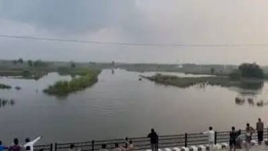 लखनऊ सई नदी हादसा, सई नदी में डूबे युवक, लखनऊ में गणपति विसर्जन हादसा, गणपति विसर्जन हादसा लखनऊ, लखनऊ सई नदी दुर्घटना, मोहनलालगंज सई नदी हादसा, सिसेंडी गांव हादसा, लखनऊ डूबने की घटना, सई नदी में दो शव बरामद, प्रमोद कुमार की तलाश, हरिप्रसाद का शव बरामद, धीरज का शव बरामद, SDRF सर्च ऑपरेशन लखनऊ, लखनऊ क्राइम न्यूज, लखनऊ हादसा खबर, उत्तर प्रदेश हादसा, लखनऊ लेटेस्ट न्यूज, लखनऊ लोकल न्यूज, उत्तर प्रदेश समाचार, दुर्घटना समाचार,Lucknow Sai River Accident, Lucknow Sai River drowning, Sai River accident Lucknow, Ganpati Visarjan accident Lucknow, Lucknow Ganesh immersion accident, Lucknow drowning news, Sai River drowning news, two bodies recovered in Lucknow, SDRF search operation Lucknow, Pramod Kumar missing, Hariprasad body recovered, Dheeraj body recovered, Sisendi village Lucknow, Mohanlalganj accident, Lucknow latest news, Lucknow local news, Uttar Pradesh accident news, Uttar Pradesh latest news, Ganpati immersion accident, Sai River Lucknow news,#लखनऊ, #Lucknow, #सईनदी, #SaiRiver, #लखनऊहादसा, #LucknowAccident, #गणपतिविसर्जन, #GanpatiVisarjan, #GaneshVisarjan, #मोहनलालगंज, #Mohanlalganj, #सिसेंडी, #Sisendi, #SDRF, #SDRFLucknow, #उत्तरप्रदेश, #UttarPradesh, #AccidentNews, #LucknowNews, #UPNews,