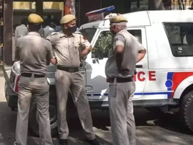 दिल्ली में छात्रा से छेड़खानी, दिल्ली छात्रा छेड़खानी मामला, दिल्ली क्राइम न्यूज, दिल्ली महिला सुरक्षा, पंचशील पार्क मेट्रो स्टेशन छेड़खानी, पंचशील पार्क छात्रा मामला, हौजखास छेड़खानी केस, लाडो सराय छात्रा मामला, दिल्ली बाइक सवारों ने छात्रा का पीछा किया, छात्रा की स्कूटी में टक्कर, दिल्ली सड़क हादसा, छात्रा गंभीर घायल, दिल्ली पुलिस केस, दक्षिणी दिल्ली क्राइम न्यूज, दक्षिणी दिल्ली पुलिस, डीसीपी अनंत मित्तल, दिल्ली लेटेस्ट क्राइम न्यूज, दिल्ली महिला अपराध समाचार, दिल्ली छेड़खानी समाचार,Delhi Student Harassment Case, Delhi Girl Harassment Case, Delhi Crime News, Delhi Student Chased by Bikers, Panchsheel Park Metro Station Incident, Hauz Khas Police Case, Lado Sarai Student Case, Delhi Girl Accident Case, Delhi Bike Riders Harassment, Student Scooter Accident Delhi, South Delhi Crime News, Delhi Police Case, DCP Anant Mittal, Delhi Women Safety News, Delhi Latest Crime News, Delhi Harassment Case, Panchsheel Park Crime News, Delhi Student Attack Case, #दिल्ली, #दिल्लीक्राइम, #दिल्लीक्राइम न्यूज, #दिल्लीछेड़खानी, #छात्रासेछेड़खानी, #दिल्लीपुलिस, #हौजखास, #पंचशीलपार्क, #लाडोसराय, #दक्षिणीदिल्ली, #महिलासुरक्षा, #क्राइम न्यूज, #Delhi, #DelhiCrime, #DelhiCrimeNews, #DelhiStudent, #StudentHarassment, #DelhiPolice, #HauzKhas, #PanchsheelPark, #LadoSarai, #SouthDelhi, #WomenSafety, #DelhiNews,