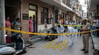 दिल्ली स्वरूप नगर किशोरी दुष्कर्म हत्या, स्वरूप नगर गैंगरेप मर्डर, दिल्ली क्राइम न्यूज, स्वरूप नगर क्राइम न्यूज, दिल्ली किशोरी हत्या मामला, तीन नाबालिग गिरफ्तार, चार आरोपी गिरफ्तार, दिल्ली पुलिस, स्वरूप नगर पुलिस, CCTV फुटेज से खुलासा, टेंपो से आरोपितों तक पहुंची पुलिस, बाहरी दिल्ली अपराध समाचार,Delhi Swaroop Nagar minor girl gang rape murder, Swaroop Nagar crime news, Delhi gang rape murder case, Delhi minor girl murder case, three minors arrested Delhi, four accused arrested, Delhi Police, Swaroop Nagar Police, CCTV footage investigation, tempo traced Delhi crime,#DelhiNews #SwaroopNagar #DelhiCrime #DelhiPolice #CrimeNews #MinorGirlCase #MurderCase #OuterDelhi #CrimeUpdate,