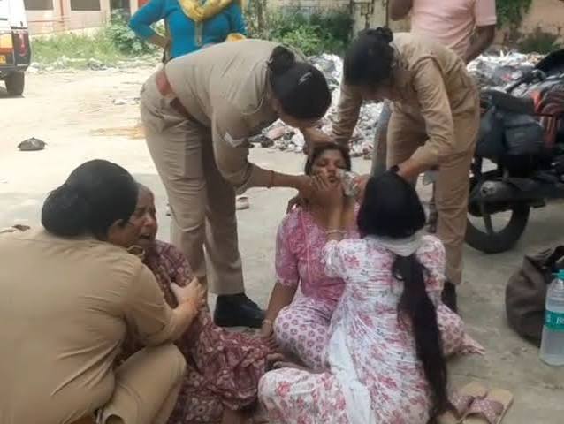 Firozabad Police News, Firozabad Pregnant Woman Death, Shikohabad News, Labhua Village News, UP Police News, UP Police Allegation, Pregnant Woman Death During Police Raid, Police Raid Firozabad, Police Misconduct UP, Police Constable Suspended, Six Policemen Suspended, Firozabad Police Suspension, Dharmapal Singh SI, Satyapal Singh SI, Anuj Chaudhary ASP, Jaivind Gupta CO, Shikohabad Police Station, Uttar Pradesh Crime News, UP Crime News, Firozabad Crime News, Police Action News, Uttar Pradesh News, Agra Range News, Law and Order News, फिरोजाबाद पुलिस, Firozabad Police News, फिरोजाबाद गर्भवती महिला मौत, शिकोहाबाद गर्भवती महिला मौत, लभौआ गांव खबर, यूपी पुलिस क्रूरता, यूपी पुलिस पर आरोप, पुलिस दबिश महिला मौत, गर्भवती महिला से मारपीट, दारोगा पर लात मारने का आरोप, फिरोजाबाद पुलिसकर्मी निलंबित, 6 पुलिसकर्मी सस्पेंड, धर्मपाल सिंह दारोगा, सत्यपाल सिंह दारोगा, अनुज चौधरी ASP, जयविन्द गुप्ता CO, शिकोहाबाद थाना, फिरोजाबाद अपराध खबर, उत्तर प्रदेश पुलिस न्यूज, यूपी क्राइम न्यूज, उत्तर प्रदेश खबर, फिरोजाबाद न्यूज, आगरा मंडल खबर, पुलिस कार्रवाई, राष्ट्रीय खबर,#Firozabad, #FirozabadNews, #Shikohabad, #ShikohabadNews, #UPPolice, #UPPoliceNews, #PoliceNews, #PoliceAction, #PregnantWoman, #FirozabadPolice, #UPCrime, #UPCrimeNews, #UttarPradeshNews, #LawAndOrder, #PoliceSuspension, #SixPolicemenSuspended, #Labhua, #AnujChaudhary, #JaivindGupta, #DharmapalSingh, #फिरोजाबाद, #शिकोहाबाद, #यूपीपुलिस, #फिरोजाबादपुलिस, #गर्भवतीमहिला, #पुलिसकार्रवाई, #पुलिसकर्मी, #पुलिसनिलंबन, #यूपीक्राइम, #उत्तरप्रदेशखबर,