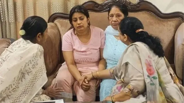 कानपुर ससुर हत्याकांड, कानपुर हत्या मामला, कानपुर मर्डर केस, कानपुर दवा कारोबारी हत्या, विपिन मिनोचा हत्या, विपिन मिनोचा मर्डर केस, बहू ने कराई ससुर की हत्या, बहू ने दी छह लाख की सुपारी, 6 लाख की सुपारी कानपुर, कानपुर पुलिस खुलासा, कानपुर क्राइम न्यूज, कानपुर लेटेस्ट न्यूज, कानपुर हत्या का राजफाश, ससुर की हत्या में बहू गिरफ्तार, कानपुर में तीन गिरफ्तार, विशाल गौतम हत्या मामला, राजकिशोर कानपुर मर्डर, शालू कानपुर हत्या केस, एसएम कासिम आबिदी, डीसीपी पश्चिम कानपुर, कानपुर नगर उत्तर प्रदेश क्राइम न्यूज, Kanpur Sasur Hatyakand, Kanpur Murder Case, Kanpur Father in Law Murder, Kanpur Daughter in Law Murder Case, Vipin Minocha Murder Case, Vipin Minocha Murder, Kanpur Drug Trader Murder, Kanpur Crime News, Kanpur Police Murder Case, Kanpur Murder Case Latest News, Daughter in Law Hired Killer, Six Lakh Supari Murder, 6 Lakh Supari Kanpur, Shalu Kanpur Murder Case, Vishal Gautam Kanpur, Rajkishore Kanpur Murder Case, Kanpur Police Revelation, Kanpur Uttar Pradesh Crime News, DCP West Kanpur SM Qasim Abidi, #कानपुर #कानपुरससुरहत्याकांड #कानपुरमर्डरकेस #कानपुरक्राइम #कानपुरपुलिस #विपिनमिनोचा #शालू #सुपारीमर्डर #कानपुरसमाचार #उत्तरप्रदेशसमाचार #अपराधसमाचार #Kanpur #KanpurMurderCase #KanpurCrimeNews #VipinMinocha #KanpurPolice #SupariMurder #UttarPradeshNews #KanpurNews,