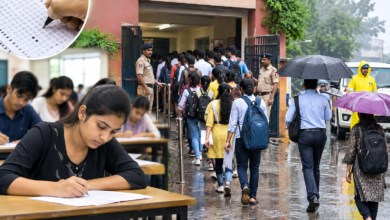 यूपी पीईटी परीक्षा 2026, PET Exam Centre Uttar Pradesh, UPSSSC PET Candidates, UP PET Exam Security Arrangements, यूपी में परीक्षा केंद्रों पर अभ्यर्थियों की भीड़,