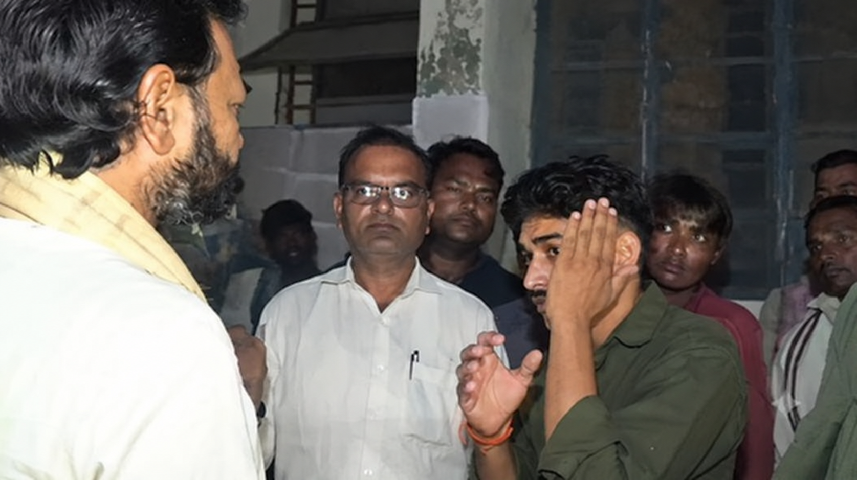 #MahobaNews, #BrijbhushanRajput, #BJPMLA, #MahobaViralVideo, #UttarPradeshNews, #UPPolitics, #AgricultureNews, #KulPahar, #MahobaLatestNews, #महोबा, #बृजभूषणराजपूत, #भाजपाविधायक, #महोबान्यूज, #यूपीसमाचार, #कृषिविभाग,महोबा में चने के बीज की खेप को लेकर भाजपा विधायक बृजभूषण राजपूत और कृषि बीज भंडार प्रभारी के बीच विवाद,Mahoba BJP MLA Brijbhushan Rajput, Mahoba Viral Video, Chana Seed Controversy Mahoba, Agriculture Seed Store Kul Pahar, Mahoba Agriculture Department Investigation, Uttar Pradesh Political News,महोबा भाजपा विधायक बृजभूषण राजपूत, महोबा चने के बीज का विवाद, कृषि बीज भंडार कुलपहाड़, महोबा विधायक वायरल वीडियो, महोबा कृषि विभाग जांच, 100 बोरी चने के बीज की खेप,महोबा विधायक बृजभूषण राजपूत वायरल वीडियो, Mahoba BJP MLA Viral Video Latest News, महोबा में चने के बीज का मामला, कुलपहाड़ बीज भंडार विवाद, बृजभूषण राजपूत थप्पड़ विवाद, महोबा कृषि विभाग जांच, Mahoba News Today 22 October 2026, महोबा 100 बोरी चना बीज समाचार, अखिलेश यादव बयान महोबा विधायक, Mahoba Agriculture Seed Controversy,Mahoba News, Mahoba BJP MLA Viral Video, Brijbhushan Rajput News, Mahoba MLA Slap Incident, Mahoba Chana Seed Controversy, 100 Bags Gram Seeds, Kul Pahar News, Mahoba Agriculture Department, UP Political News, Uttar Pradesh News Today, Mahoba Viral Video, Agriculture Seed Stock Investigation, Sonu Singh Yadav, Deputy Agriculture Director Ramsajeevan, Mahoba Latest News, BJP MLA News Uttar Pradesh,महोबा न्यूज, महोबा समाचार, महोबा भाजपा विधायक, बृजभूषण राजपूत, महोबा विधायक वायरल वीडियो, भाजपा विधायक थप्पड़ मामला, चने के बीज का विवाद, 100 बोरी चने का बीज, कृषि बीज भंडार महोबा, कुलपहाड़ न्यूज, महोबा उत्तर प्रदेश समाचार, सोनू सिंह यादव, उपकृषि निदेशक रामसजीवन, कृषि विभाग जांच, महोबा वायरल वीडियो, यूपी राजनीतिक समाचार, यूपी क्राइम न्यूज, महोबा ताजा खबर,