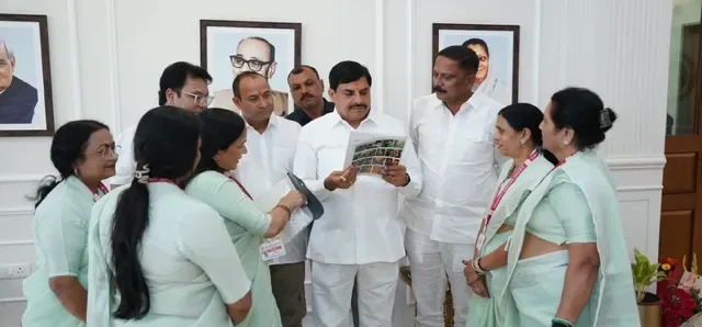 सिवनी SNCU में 80 नवजातों की मौत, सिवनी जिला अस्पताल समाचार, सिवनी नवजात मृत्यु मामला, मध्यप्रदेश स्वास्थ्य समाचार, सिवनी SNCU जांच, सिवनी अस्पताल जांच, नवजात शिशु देखभाल इकाई, SNCU प्रभारी हटाए गए, सिवनी जिला अस्पताल की खबर, भाजपा विधायक दिनेश राय मुनमुन, डॉ. पंकज दुबे CMHO सिवनी, डॉ. विनोद नावकर, डॉ. विनोद दहायत, डॉ. पारस पटेरिया, कम वजन वाले नवजात, समय से पहले जन्मे बच्चे, नवजात मृत्यु जांच समिति, मध्यप्रदेश स्वास्थ्य विभाग, सिवनी ताजा खबर, सिवनी मेडिकल न्यूज,Seoni SNCU 80 newborn deaths, Seoni District Hospital news, Madhya Pradesh health news, Seoni newborn death investigation, SNCU incharge removed, Special Newborn Care Unit Seoni, Seoni hospital investigation team, premature newborn deaths, low birth weight babies, Seoni MLA Dinesh Rai Munmun, CMHO Pankaj Dubey, Civil Surgeon Vinod Navkar, Dr Vinod Dahayat, Dr Paras Pateria, Madhya Pradesh hospital news, newborn care unit investigation, Seoni latest news, Madhya Pradesh medical news,#SeoniNews, #सिवनीसमाचार, #MadhyaPradeshNews, #मध्यप्रदेशसमाचार, #SeoniHospital, #SNCU, #NewbornDeaths, #HealthNews, #सिवनीजिलाअस्पताल, #दिनेशरायमुनमुन, #स्वास्थ्यविभाग, #NewbornCare, #HospitalInvestigation,