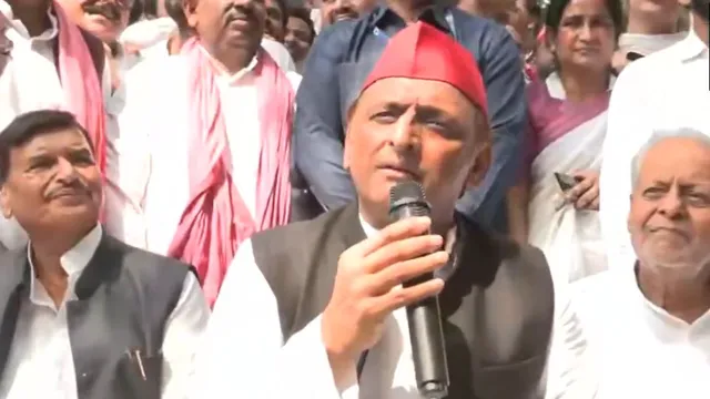 अखिलेश यादव, भाजपा पर अखिलेश यादव के आरोप, यूपी में फर्जी वोट, एसआईआर विवाद, उत्तर प्रदेश मतदाता सूची, चुनाव आयोग, समाजवादी पार्टी, यूपी विधानसभा चुनाव 2027, डॉ राममनोहर लोहिया पुण्यतिथि, दाम बांधो नीति, महंगाई, बेरोजगारी, लखनऊ राजनीतिक समाचार,Akhilesh Yadav, BJP Fake Votes Allegation, UP SIR Controversy, Uttar Pradesh Voter List, Election Commission of India, Samajwadi Party, UP Assembly Election 2027, Ram Manohar Lohia, Dam Bandho Policy, UP Political News,